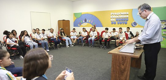 Mascote Pilili recebe alunos do Ensino Fundamental I da Escola Municipal Adeuvaldo Barbosa Espín...