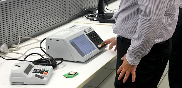 Ministério Público Federal testa o código fonte  do sistema eletrônico da Urna.