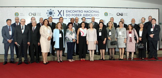 Ministra Cármen Lúcia e ministro Dias Toffoli com presidentes dos TREs 