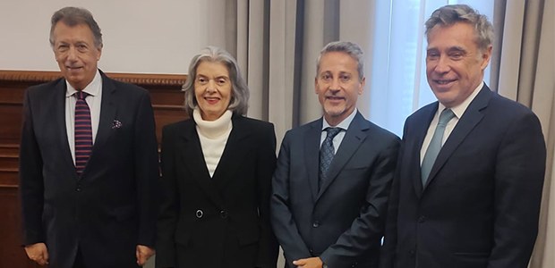 Ministra Cármen Lúcia em encontro com o presidente da Câmara Nacional Eleitoral (CNE) da Argentina, Daniel Bejas, o vice-presidente da CNE, Alberto Dalla Via, e o juiz da CNE Santiago Corcuera. Foto: Secom/TSE -  24.10.2025 Ministra Cármen Lúcia em encontro com o presidente da Câmara Nacional Eleitoral (CNE) da Argenti...