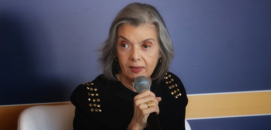 Ministra Cármen Lúcia participa do evento ”Leis e likes: o papel do Judiciário e a influência di...