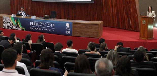Ministra Luciana Lóssio durante Ciclo de palestras Eleições 2016 -  Inovações e Desafios