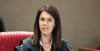 
Ministra Luciana Lóssio durante sessão plenária do TSE em 23.09.2014