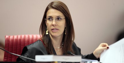  Ministra Luciana Lóssio em sessão do TSE em  04.12.2012  