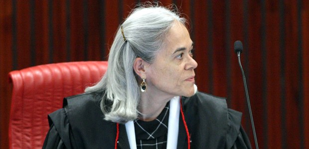 Ministra Maria Thereza de Assis Moura durante sessão do TSE