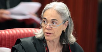 Ministra Maria thereza de assis moura durante sessão plenária do TSE em 23.10.2014 Ministra Maria thereza de assis moura durante sessão plenária do TSE em 23.10.2014