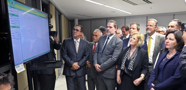 Ministra Rosa Weber e autoridades acompanham apuração dos votos no 2º turno das eleições 2018 em 28.10.2018 Ministra Rosa Weber e autoridades acompanham apuração dos votos no 2º turno das eleições 2018 em...