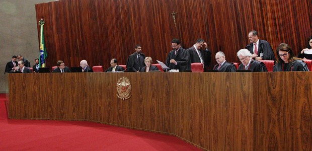 Ministra Rosa Weber  preside sessão plenária do TSE em 04.10.2016