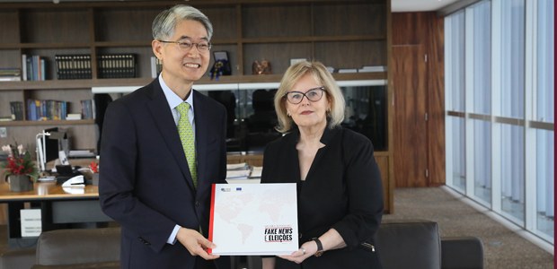 Ministra Rosa Weber recebe o Embaixador da Coreia do Sul, Chan-woo Kim, em 06.12.2019 Ministra Rosa Weber recebe o Embaixador da Coreia do Sul, Chan-woo Kim