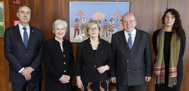 Ministra Rosa Weber recebe representantes do poder judiciário do Reino Unido  em visitam ao TSE
