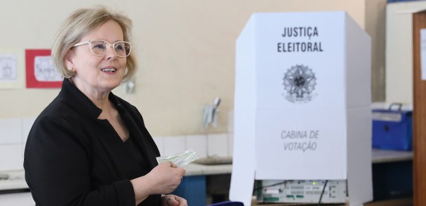 Ministra Rosa Weber votando 