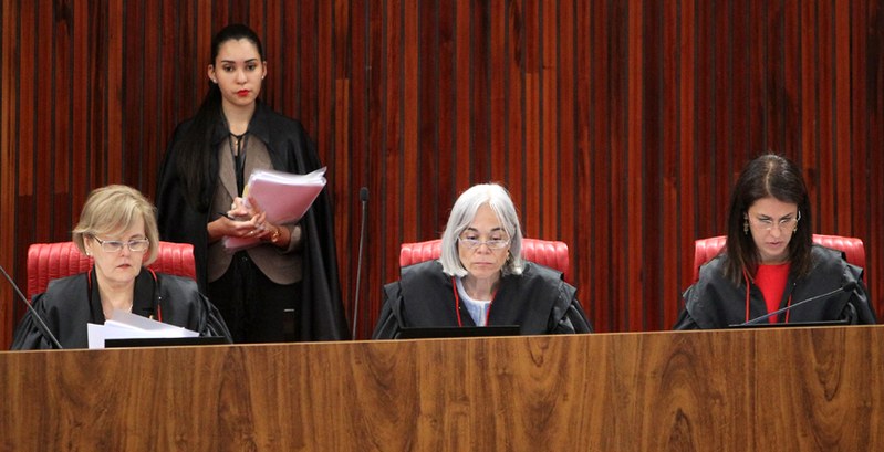 Ministras Rosa Weber, Maria Thereza e Luciana Lóssio, durante Sessão Plenária do TSE em 11.09.2014 Ministras Rosa Weber, Maria Thereza e Luciana Lóssio, durante Sessão Plenária do TSE.