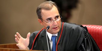 Ministro Admar Gonzaga  durante sessão do TSE.