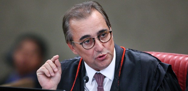 Ministro Admar Gonzaga durante sessão plenária do TSE