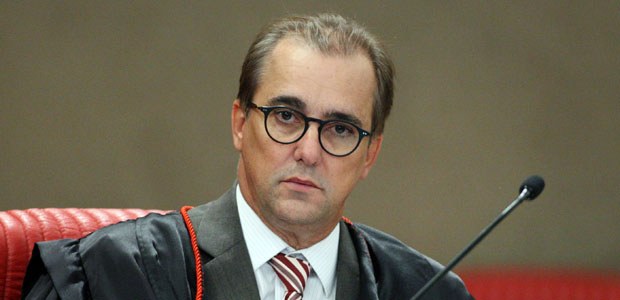 Ministro Admar Gonzaga durante sessão plenária do TSE 