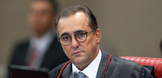 Ministro Admar Gonzaga durante sessão plenária do TSE 