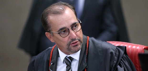 Ministro Admar Gonzaga durante sessão plenária do TSE