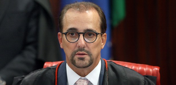 Ministro Admar Gonzaga durante sessão plenária do TSE 