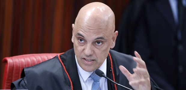 Ministro Alexandre de Moraes durante sessão plenária do TSE 