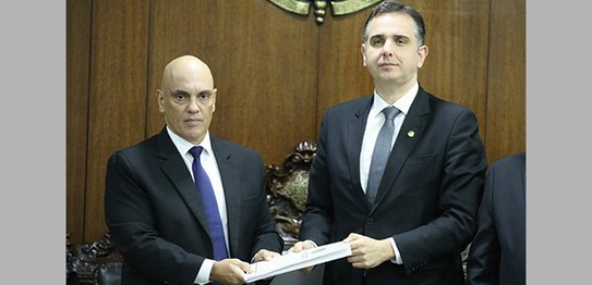 Ministro Alexandre de Moraes entrega aos presidentes da Câmara e do Senado propostas ao projeto ...
