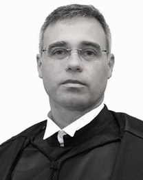 Retrato institucional do ministro do STF André Mendonça