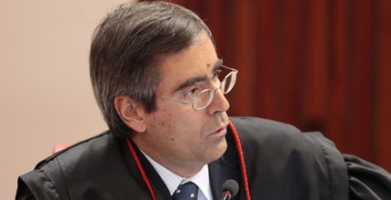 Ministro Arnaldo Versiani em sessão do TSE