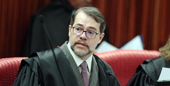 Ministro Dias Toffoli preside sessão plenária do TSE em 23.04.2015
