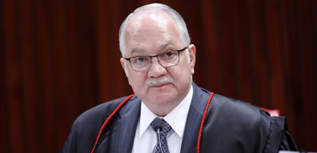 Ministro Edson Fachin durante sessão plenária do TSE