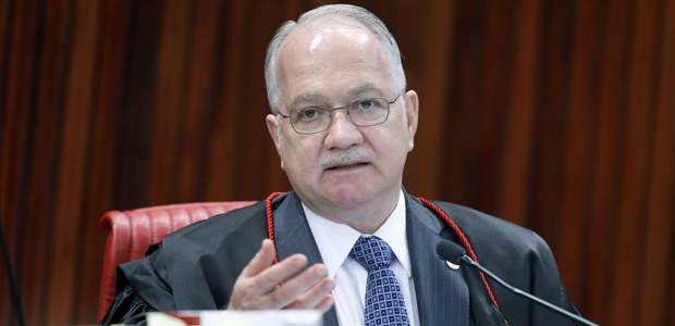 Ministro Edson Fachin durante sessão plenária do TSE