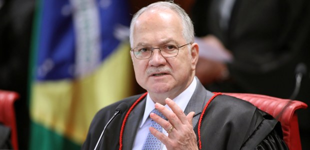 Ministro Edson Fachin durante sessão plenária do TSE