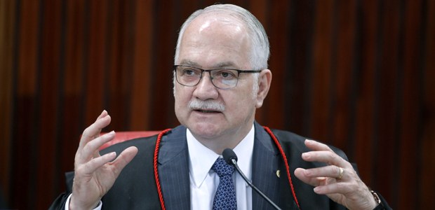 Ministro Edson Fachin durante sessão plenária do TSE