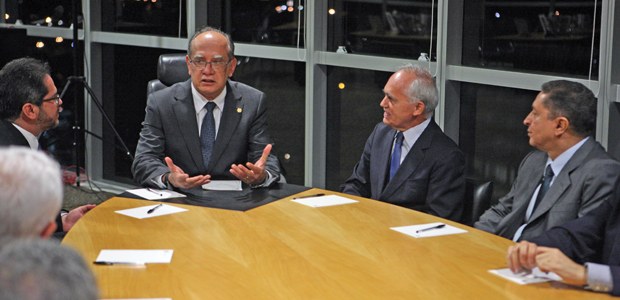 Ministro Gilmar Mendes durante reunião com ministros do TCU