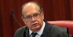 Ministro Gilmar Mendes durante sessão administrativa do TSE