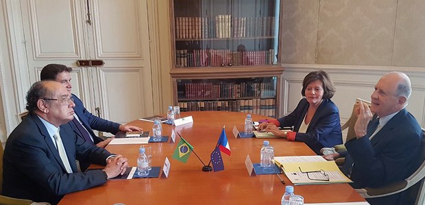 Ministro Gilmar Mendes durante visita a Paris