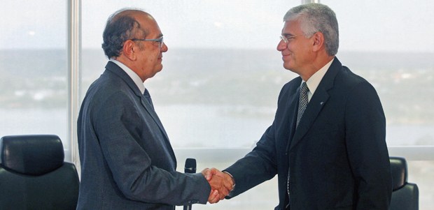 Ministro Gilmar Mendes, e o secretário da Receita Federal do Brasil, Jorge Rachid firmam parceri...