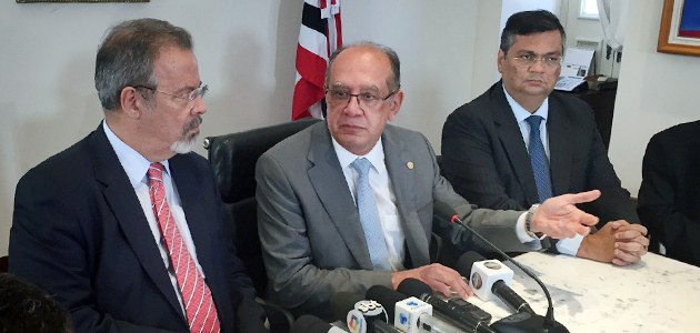 Ministro Gilmar Mendes, ministro Raul Jungman e governador do Maranhão Flávio Dino durante encontro