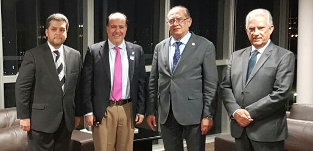 Ministro Gilmar Mendes recebe delegação da Venezuela 