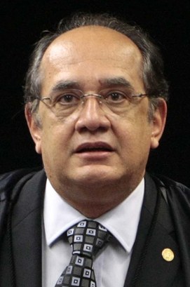 Ministro Gilmar Mendes no plenário do TSE.