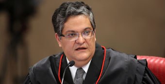 Ministro Henrique Neves durante sessão do TSE em 26.08.2014 Ministro Henrique Neves durante sessão do TSE.