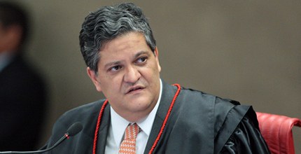 Ministro Henrique Neves durante sessão em 06.08.2013 Ministro Henrique Neves durante sessão
