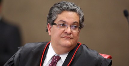 Ministro Henrique Neves durante sessão plenária do TSE em 23.06.2015 Ministro Henrique Neves durante sessão plenária do TSE