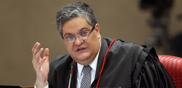 Ministro Henrique Neves durante sessão plenária do TSE em 27.10.2016 Ministro Henrique Neves durante sessão plenária do TSE