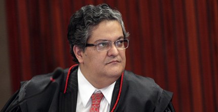 Ministro Henrique Neves em sessão do TSE em 12/09/2013.