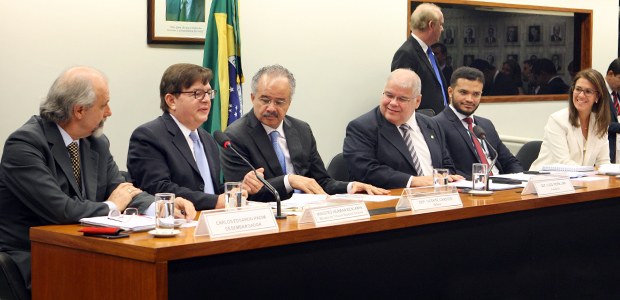 Ministro Herman Benjamin fala durante sessão da Comissão Especial de Reforma Política em 10.05.2017 Ministro Herman Benjamin fala durante sessão da Comissão Especial de Reforma Política