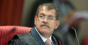 Ministro Humberto Martins durante sessão  do TSE