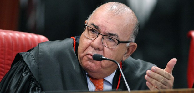 Ministro Jorge Mussi durante sessão plenária do TSE