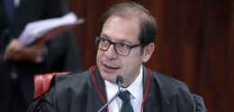 Ministro Luís Felipe Salomão durante sessão plenária do TSE