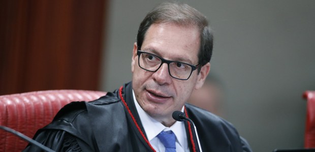 Ministro Luís Felipe Salomão durante sessão plenária do TSE