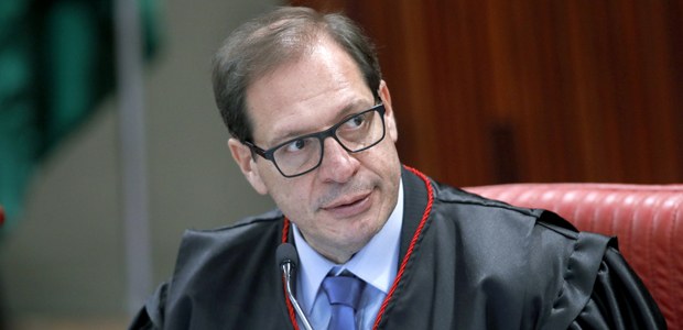 Ministro Luís Felipe Salomão durante sessão plenária do TSE