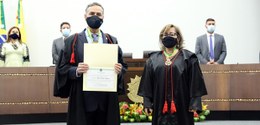 Ministro Luís Roberto Barroso recebe a Medalha do Mérito da Justiça Eleitoral do Estado do  Acre.